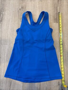 Lululemon Racerback Tank Top with built in bra. No cups. Size 6